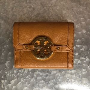 Tan Tory Burch 6x4 wallet